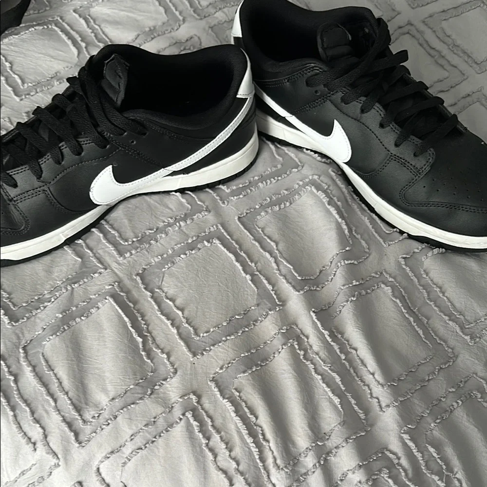 Nike Black and White Sneakers - Picture 2 of 6